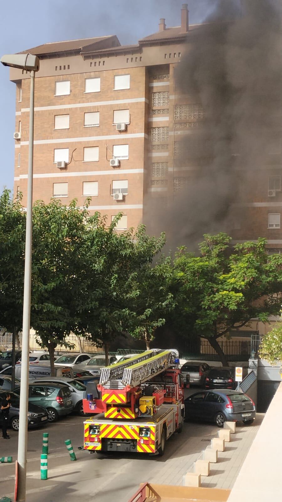 Incendio en un garaje junto a la Audiencia Provincial de Murcia