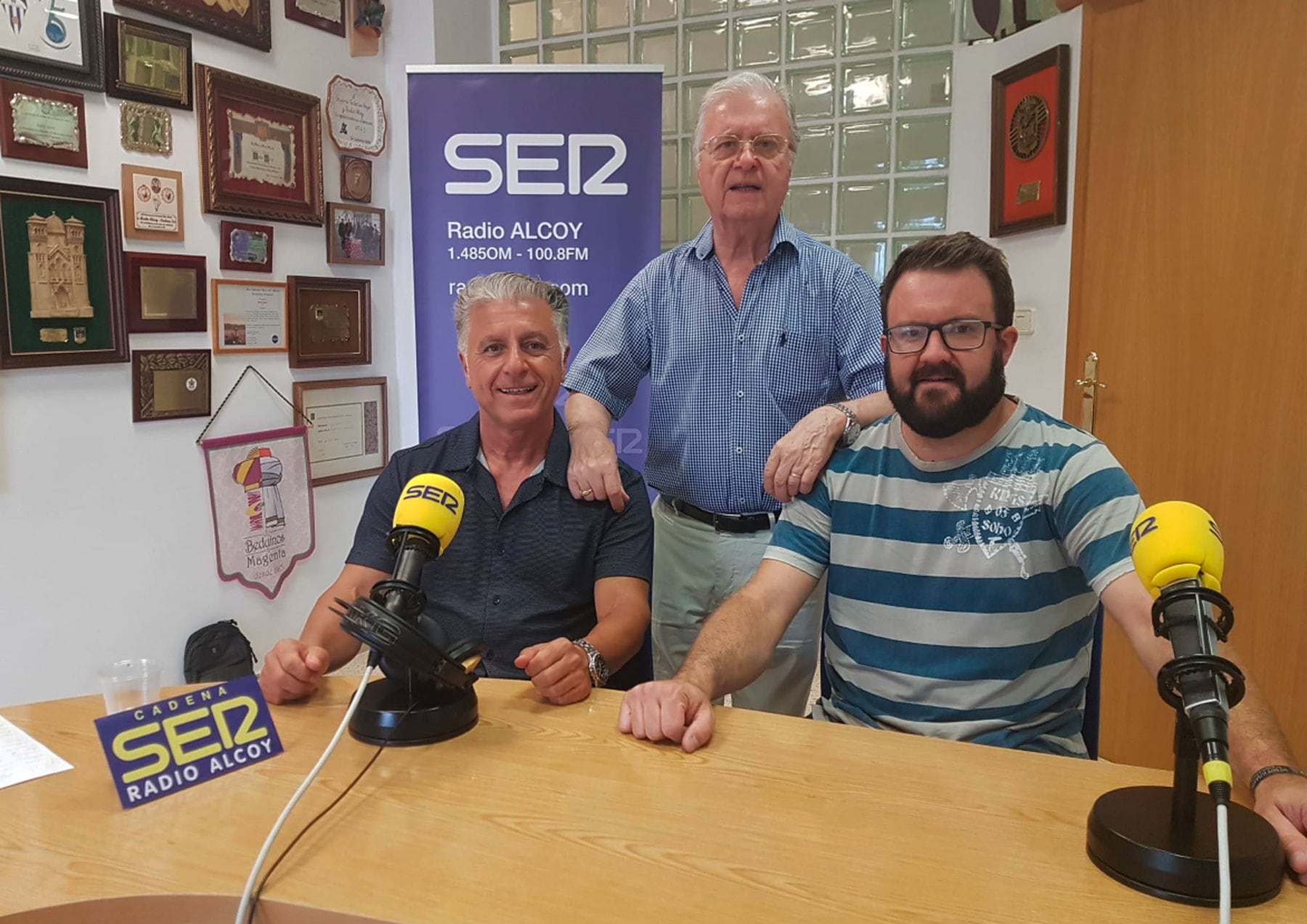 Juan Francisco Masanet y Marcos Monar junto a Paco Aznar