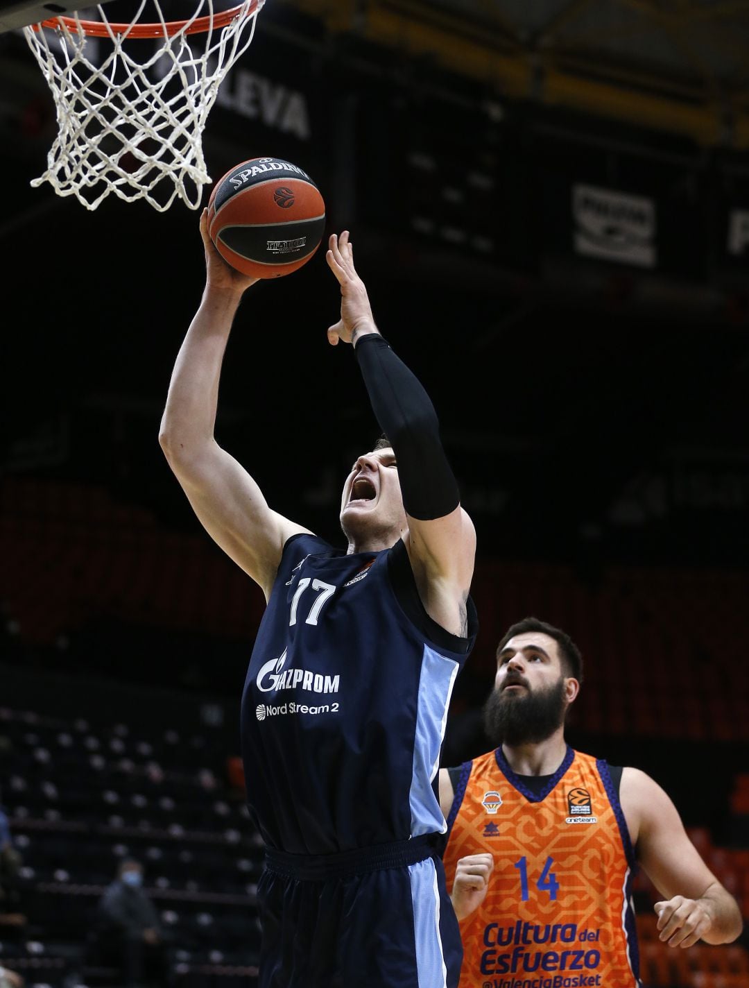 Zenit vence al Valencia Basket en la Fonteta.