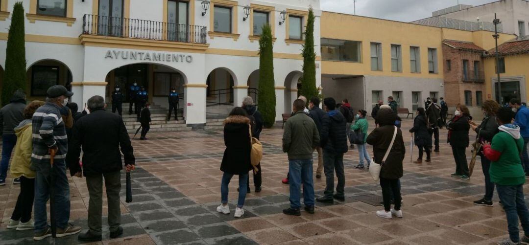 Protesta frente al Ayuntamiento de Sanse