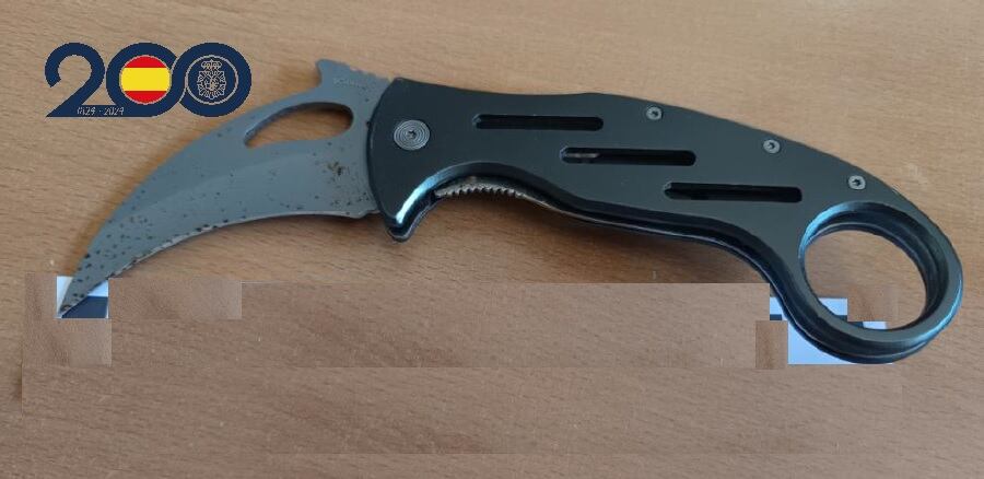 Imagen del arma blanca que portaba uno de los detenidos