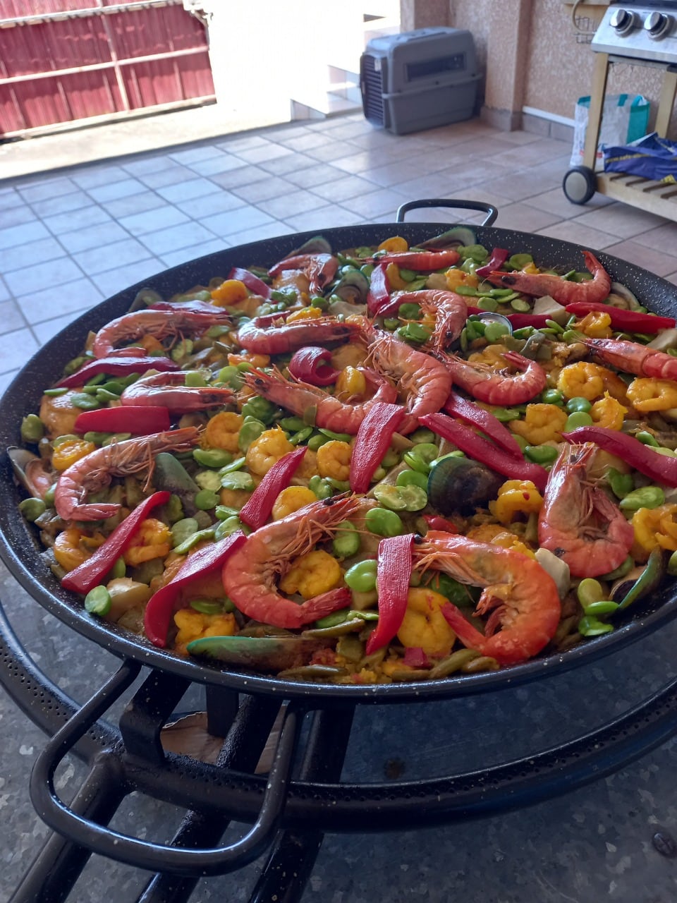 Una de las paellas que cocina