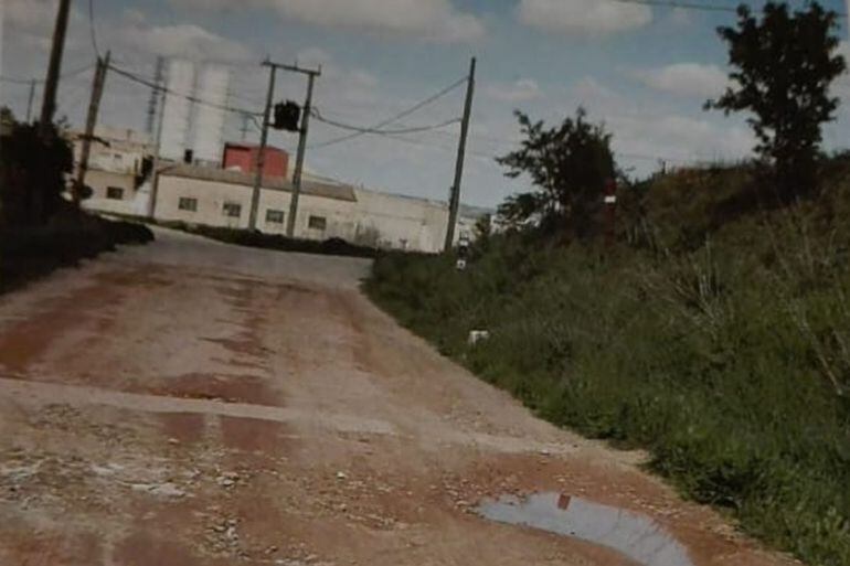 Uno de los tramos sin asfaltar del Camino Hondo