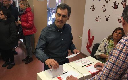 Francisco Tierraseca ha votado minutos después de Emilio Sáez
