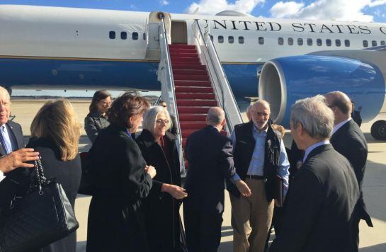 This photo courtesy of the office of US Senator Jeff Flake&#039;s(R-AZ) Twitter account, shows Alan Gross(CenterR) as he arrives from Cuba on December 17, 2014 at Andrews Air Force Base, Maryland. Cuba freed US citizen Alan Gross after five years of detention,