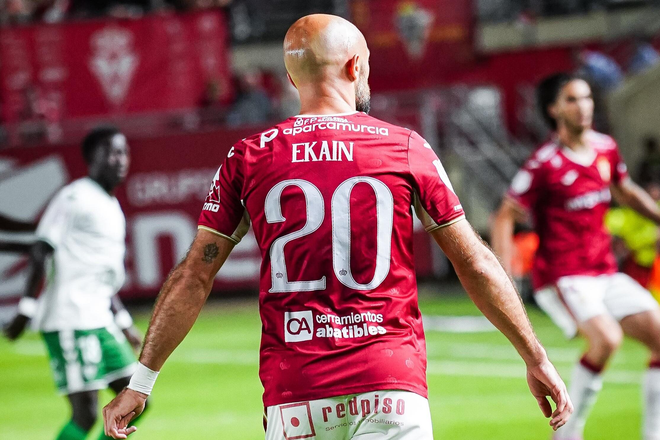 Ekain Zenitagoia durante un partido del Real Murcia.