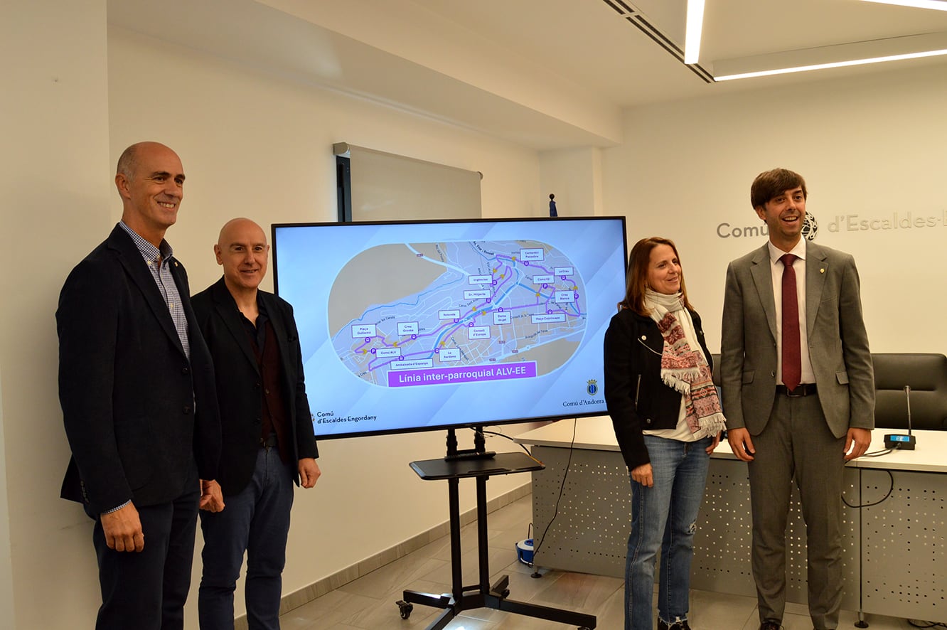 Presentació del bus interparroquial entre Andorra la Vella i Escaldes amb els cònsols de les dues parròquies i el conseller d'aparcaments de la capital