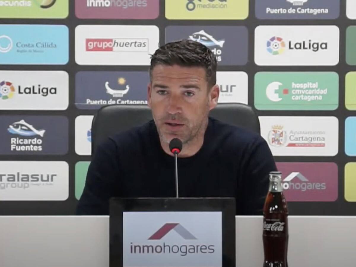 Luis Carrión da por zanjada la polémica arbitral y pide "estar al cien por cien" para ganar al Valladolid