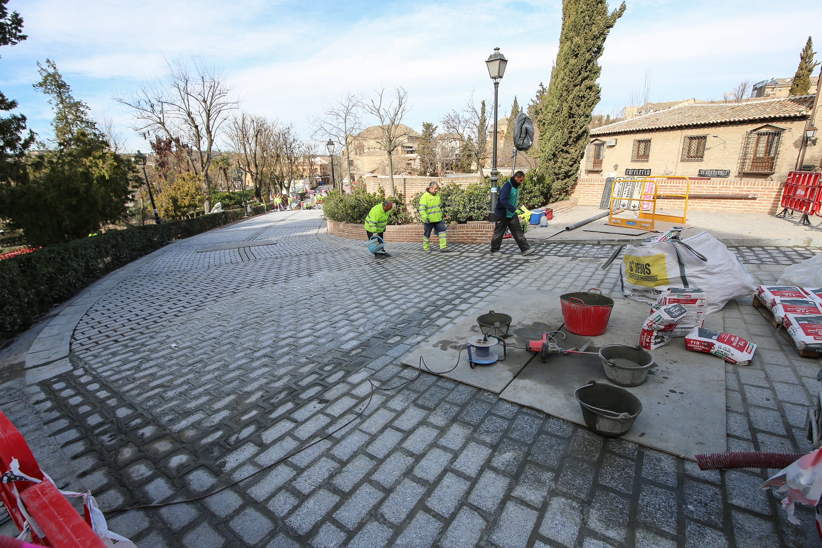 Así marchan las obras en la Avenida de los Reyes Católicos de Toledo en el tramo de la calle Descalzos