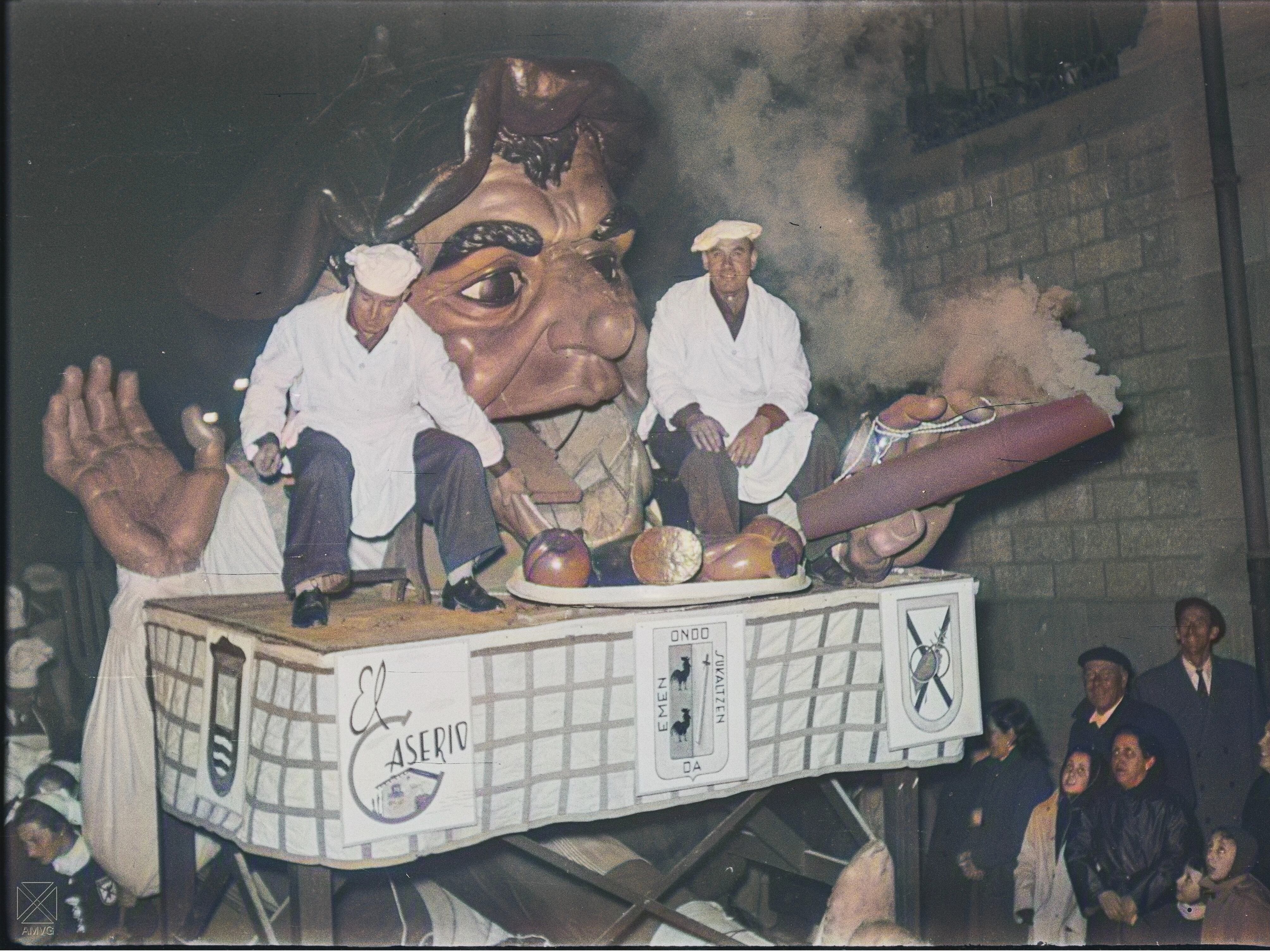 El gargantúa que encabezaba la cabalgata / Archivo Municipal de Vitoria-Gasteiz