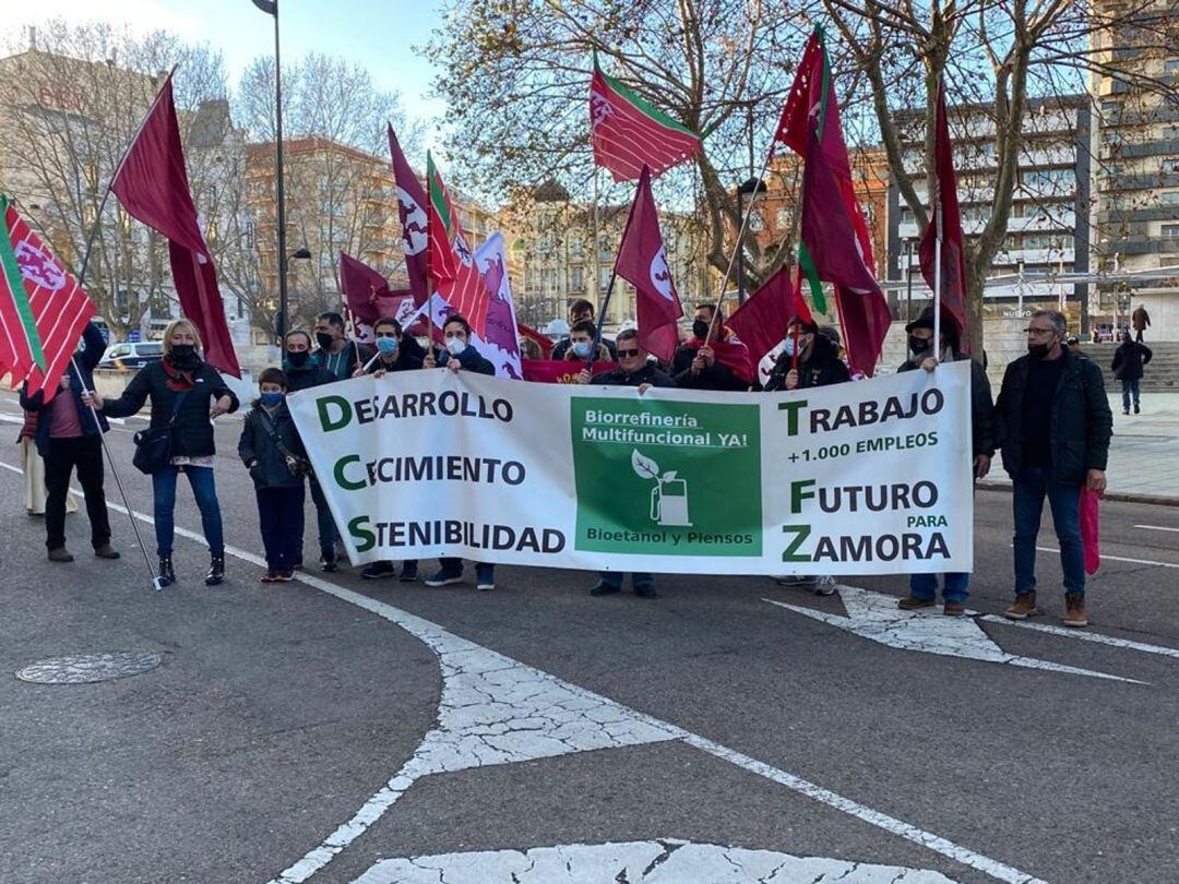  Movilización frente a la Delegación de la Junta de Castilla y León contra la paralización del proyecto industrial 