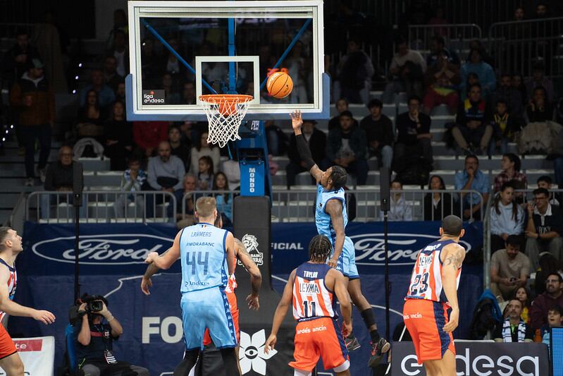 Shannon Evans, anotant els seus dos únics punts en l'anterior partit davant el Leyma Coruña