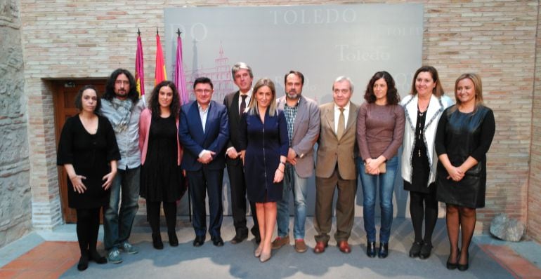 Corporación municipal de Toledo con la alcaldesa, Milagros Tolón en el centro