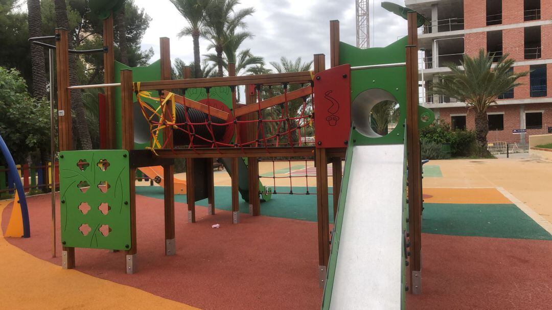 Acto vandálico en los juegos infantiles del Jardín de los Franciscanos