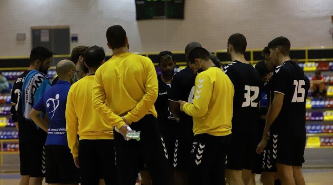 Plantilla del Ángel Ximénez durante un amistoso.