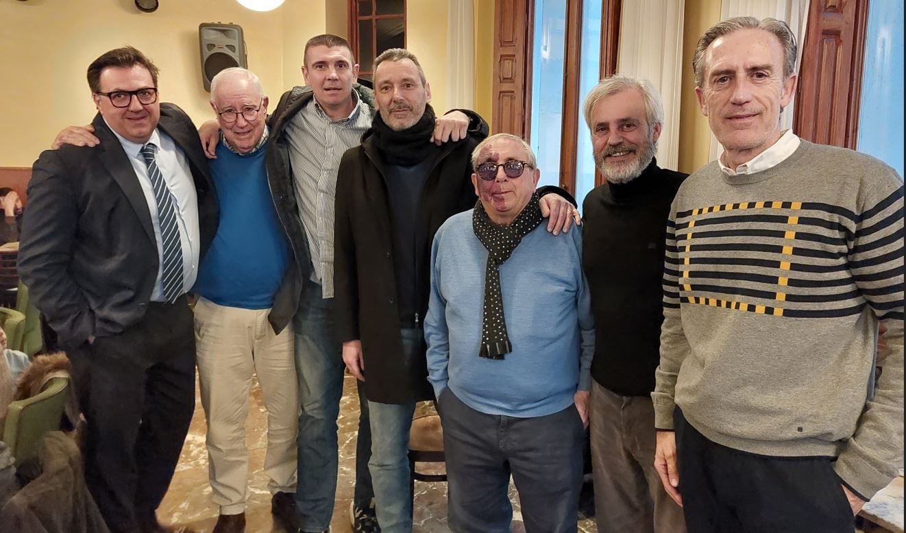 Manolo Torres, Alfredo Vizcarro, César Arranz, Iván Pardo, Iñaki Iriarte, Eduardo González y Javier Zaragoza se han reencontrado en Huesca