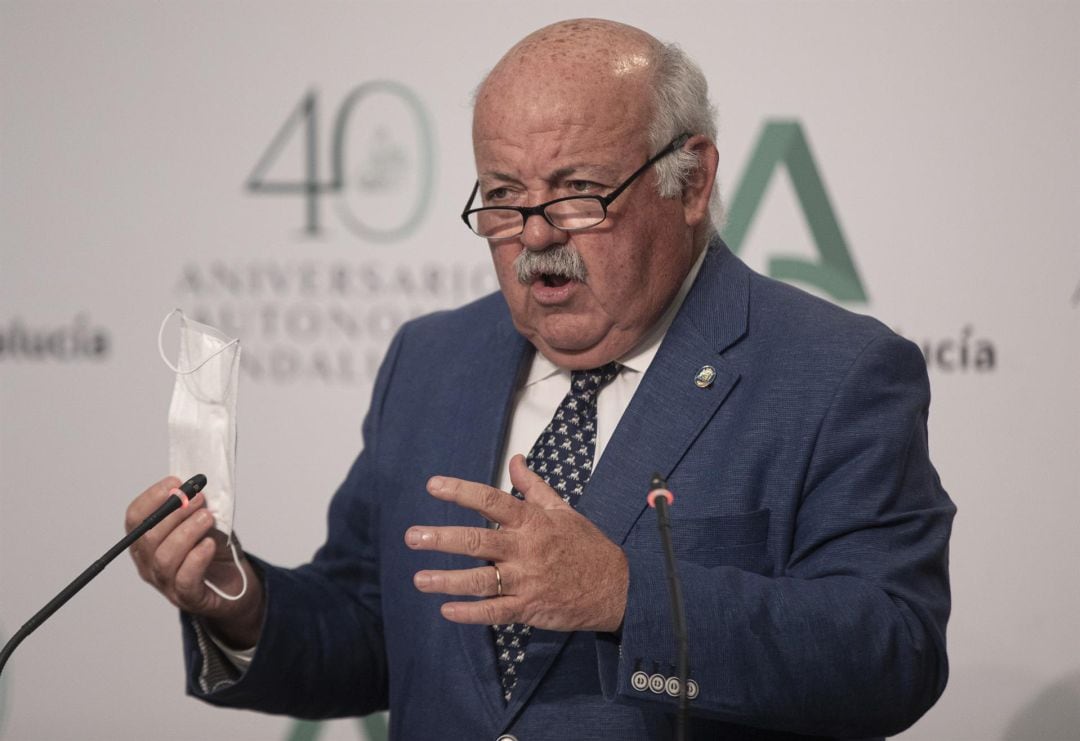 El consejero de Salud y Familias, Jesús Aguirre, durante la rueda de prensa tras la reunión semanal del Consejo de Gobierno de la Junta de Andalucía