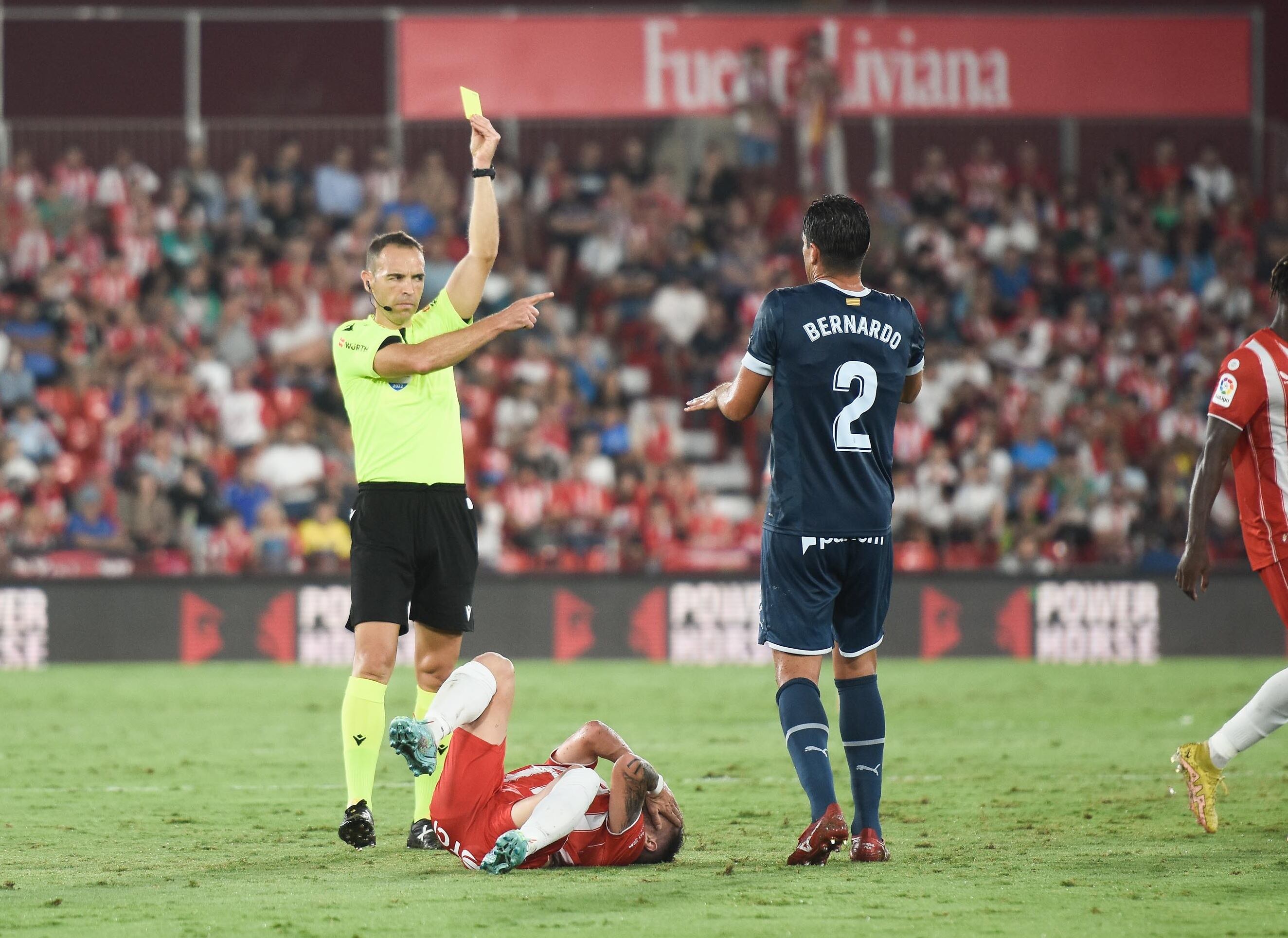 Cuadra Fernández en el Almería-Girona de este jueves.