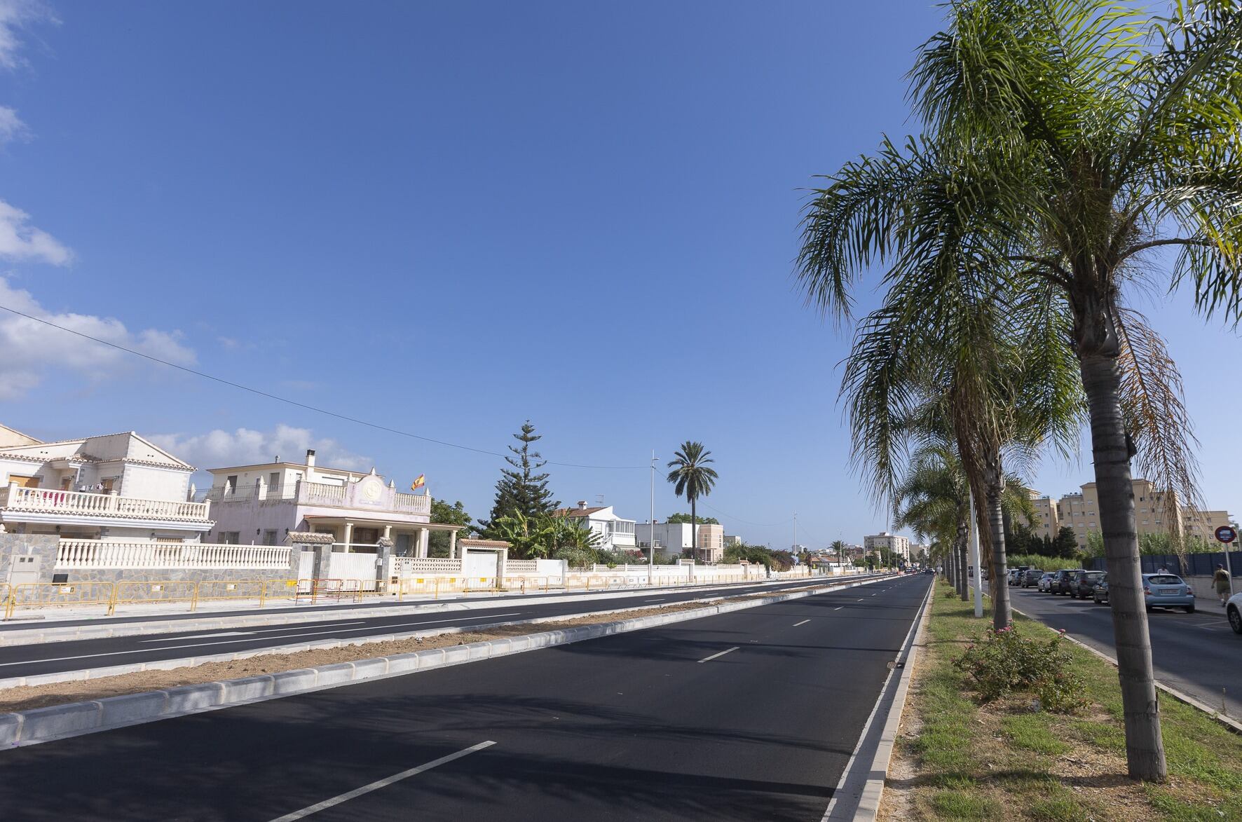 Avenida del Grau en Gandia con los dos carriles abiertos para la circulación este verano.