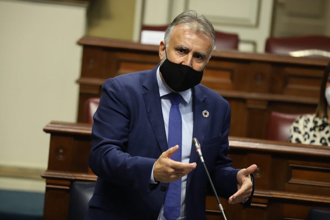 El presidente de Canarias, Ángel Víctor Torres, en la sesión de control del Parlamento