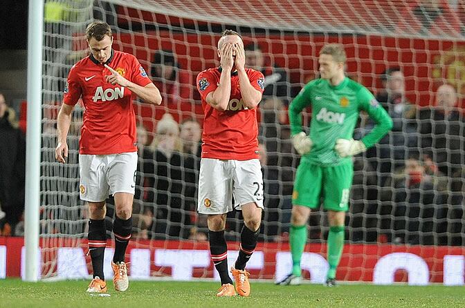 Rooney se lamenta al final del partido