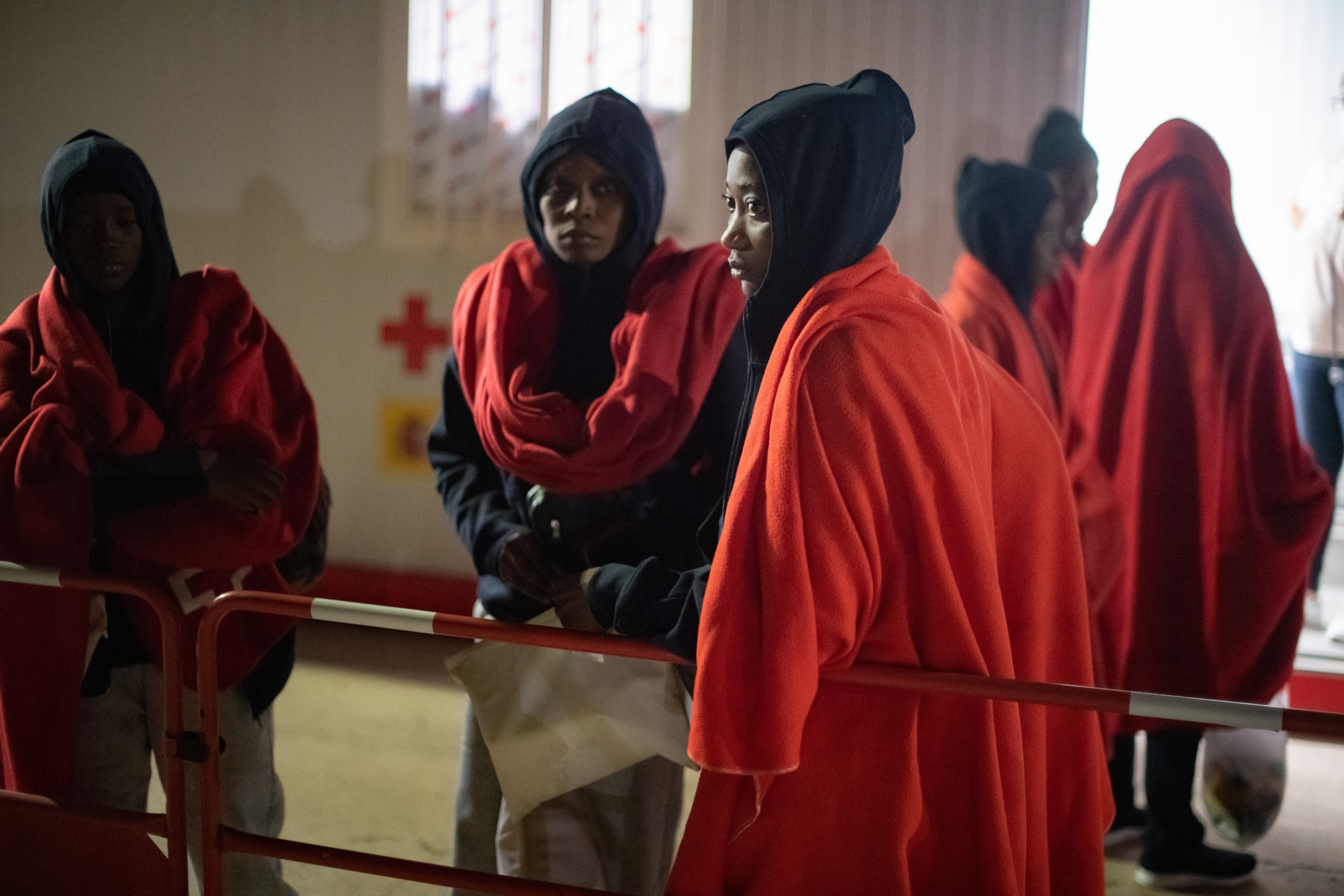 Supervivientes de una de las pateras llegadas a las islas Canarias en las últimas semanas
