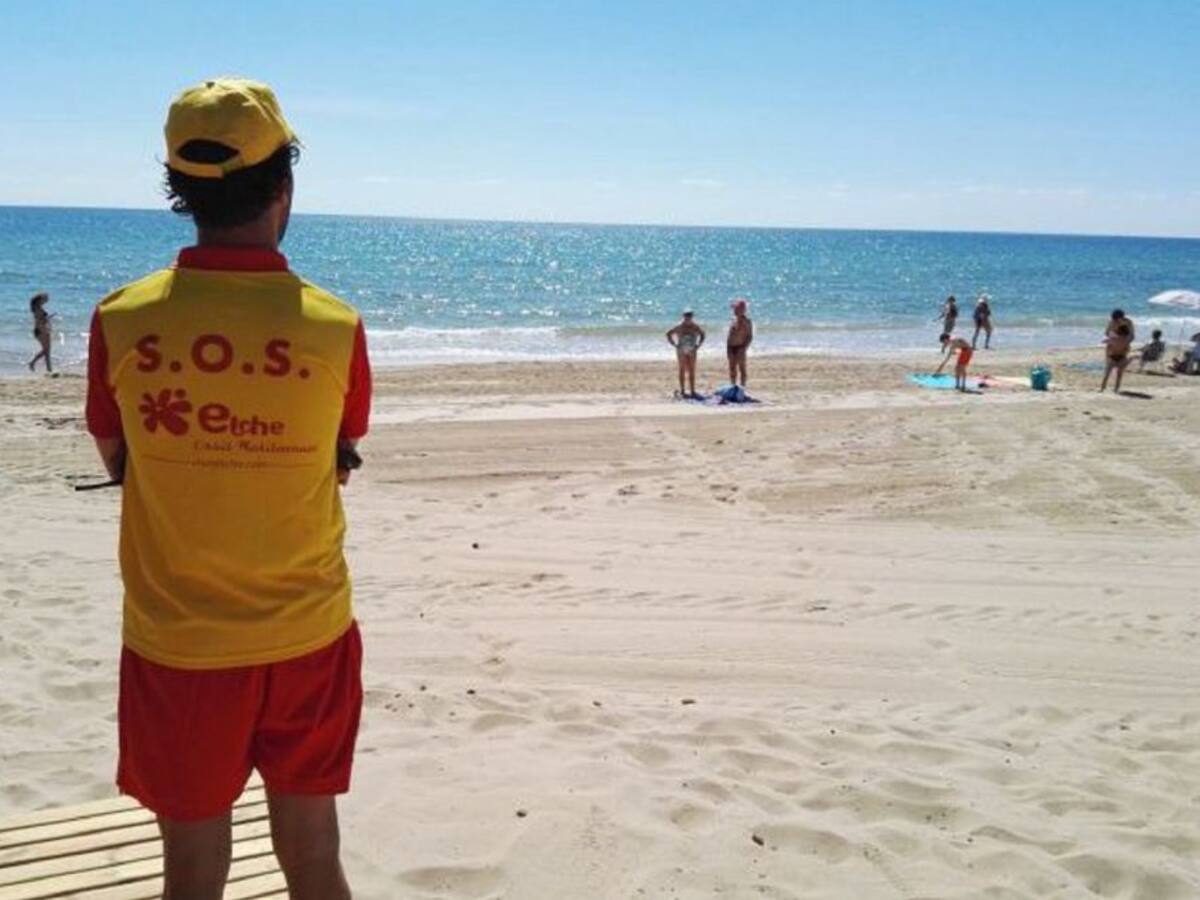 Las playas de Elche preparadas para la Semana Santa