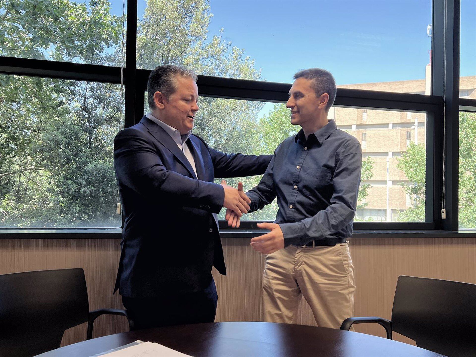 José Fernando López Navarro,director general de Grupo Trevenque, y Flavio Álvarez Pérez. gerente de Parity Soluciones Informática,