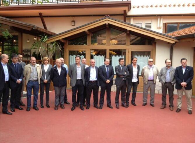 Jokin Aperribay y Alex Aranzábal antes de iniciarse el almuerzo