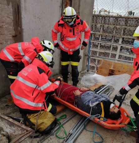 Rescate de los Bomberos de València a un obrero