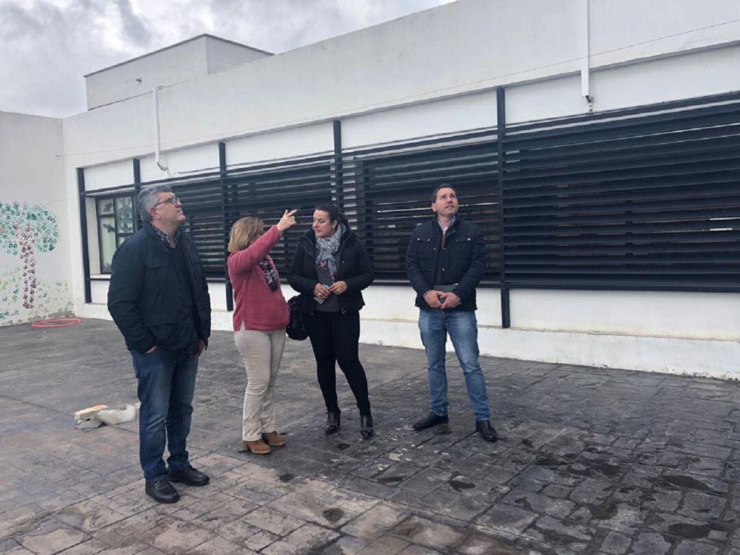 La concejala de educación, Laura Ruiz, visita el Colegio de Educación especial, Virgen de la Esperanza