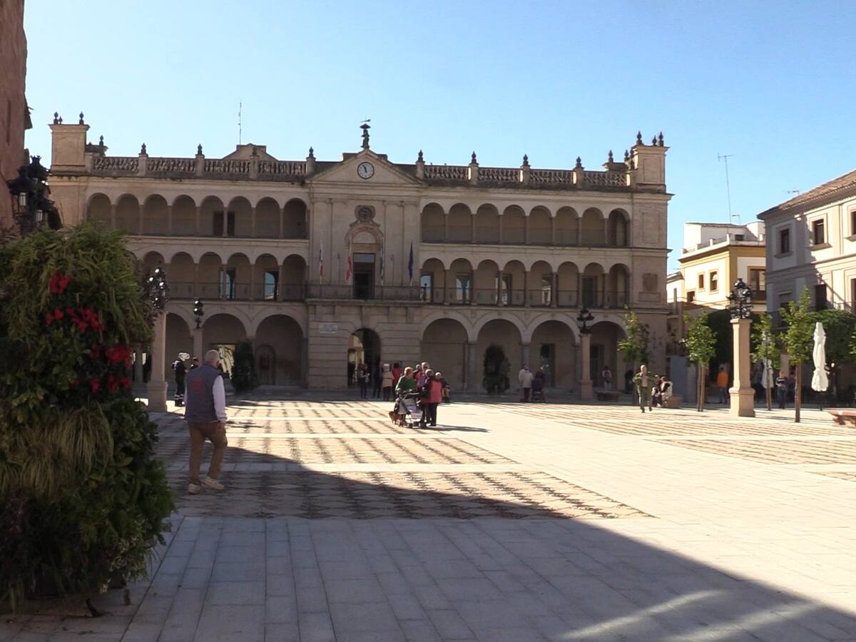 Las Plazas de España y la Plaza de la Constitución de Andújar ya se encuentran abiertas al público