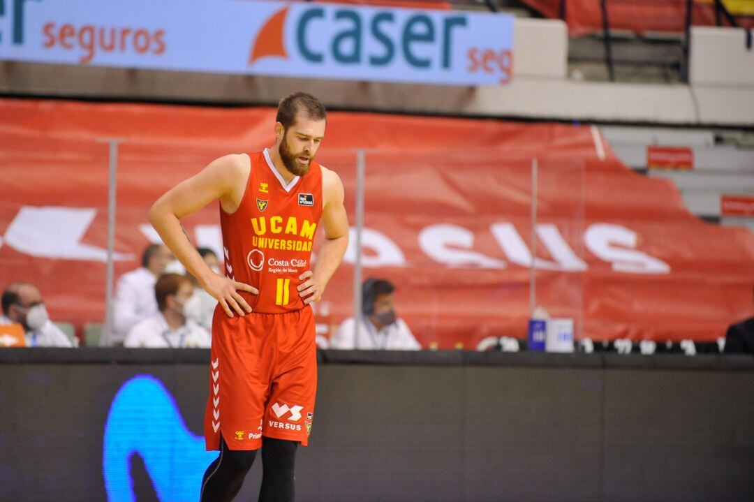 Nemanja Radovic se lamenta durante el partido ante Bilbao