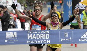 El maratón de Madrid, en el que participaron 26.000 corredores, comenzó rindiendo tributo a las víctimas de Boston