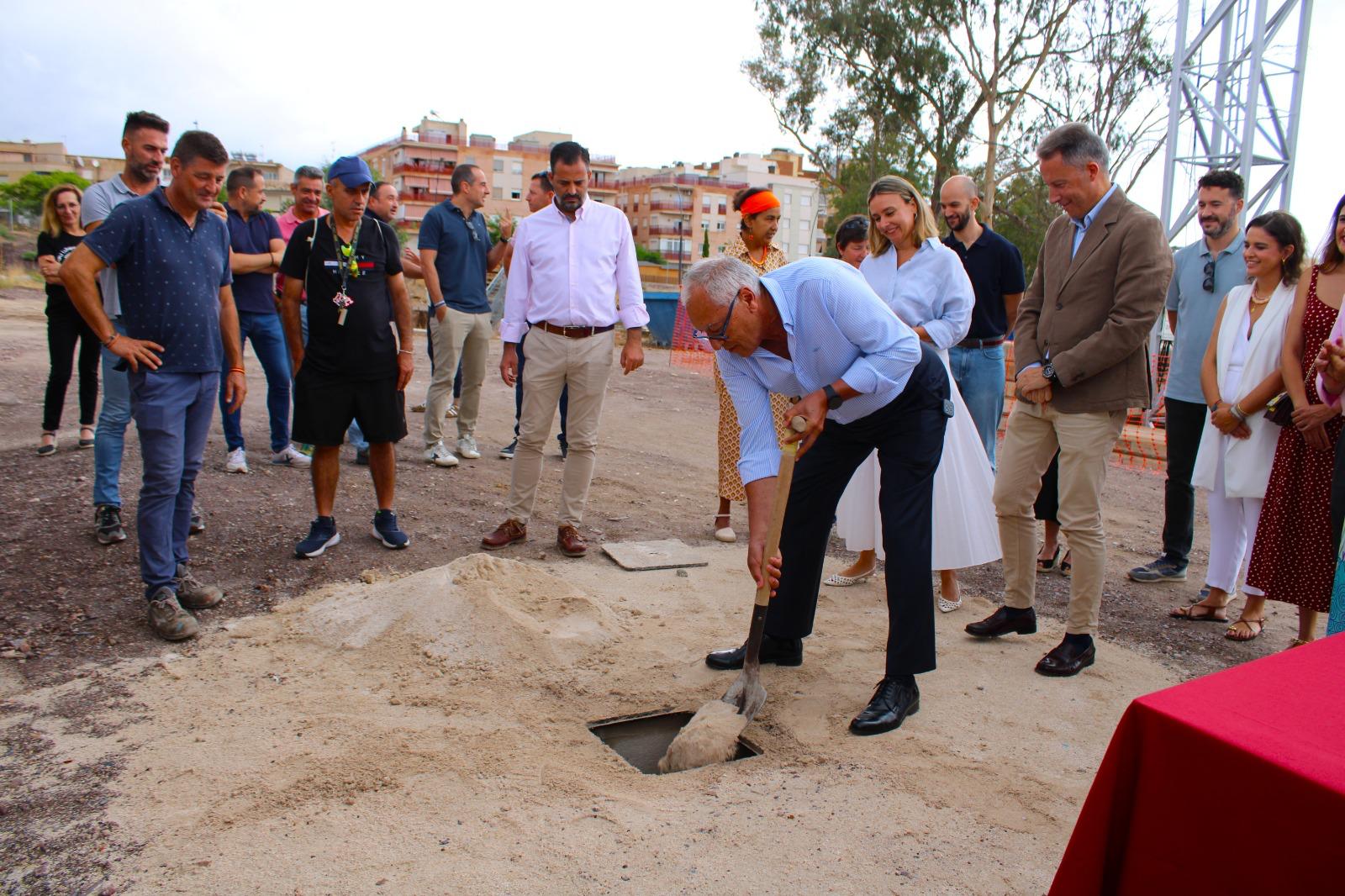 Colocación de la primera piedra de la unidad de convivencia de Apandis