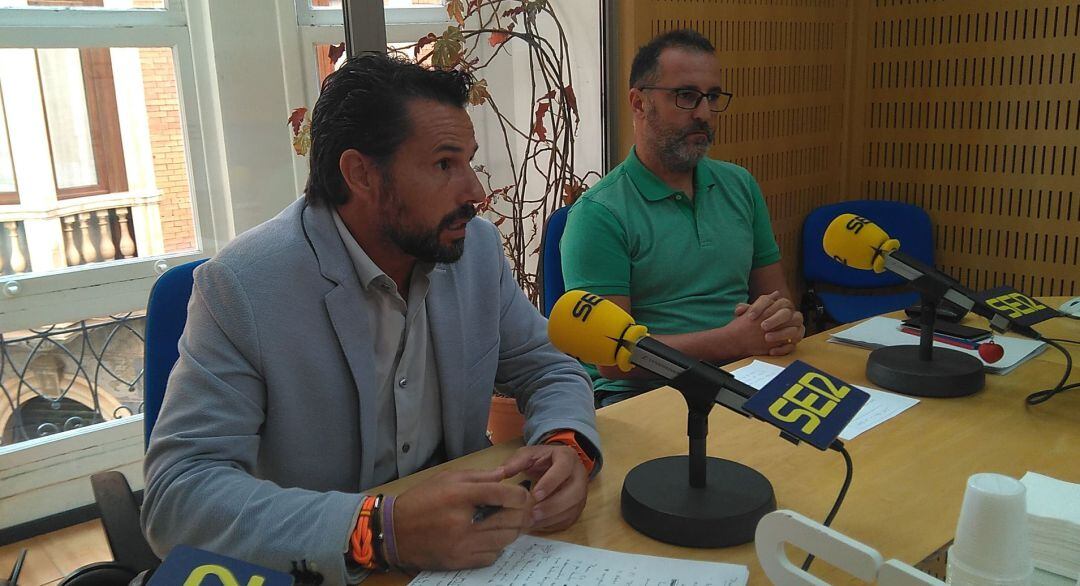 Mario Gómez, portavoz de Ciudadanos en el Ayuntamiento de Murcia, y Joaquín Cánovas, miembro de la AMPA del colegio Ntra. Sra. de Belén.