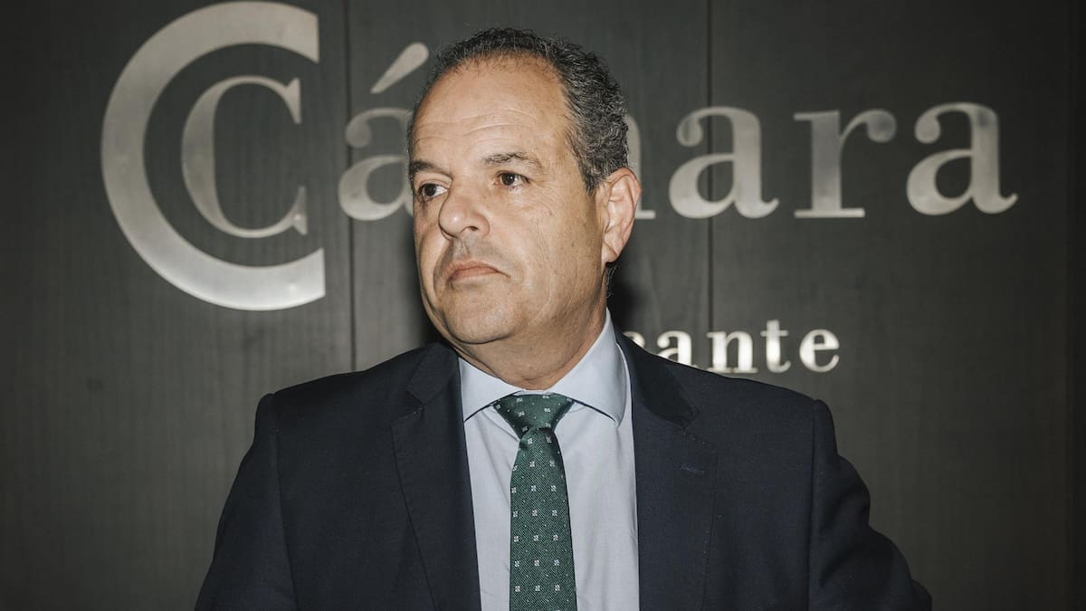 La oposición de la Diputación de Alicante pide la comparecencia de Mazón y que la de Baño sea tras analizar la documentación