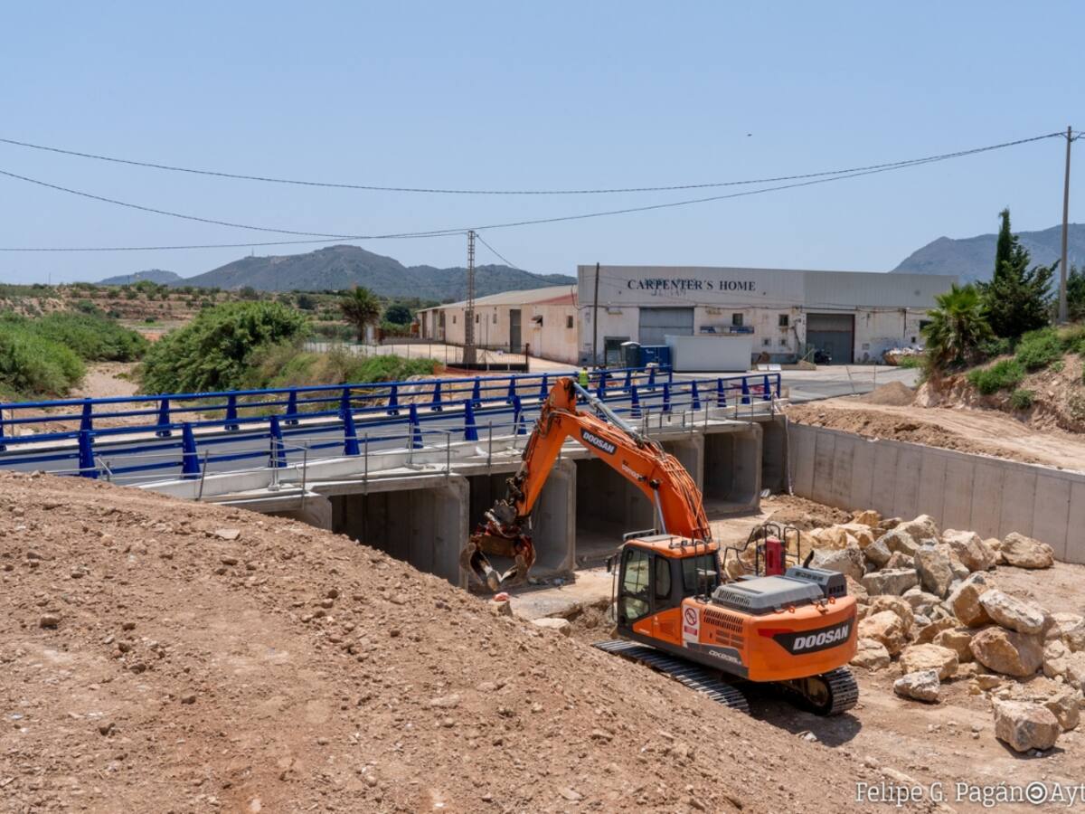 Cartagena acomete una obra para evitar inundaciones en la carretera que une Molinos Marfagones con Los Dolores