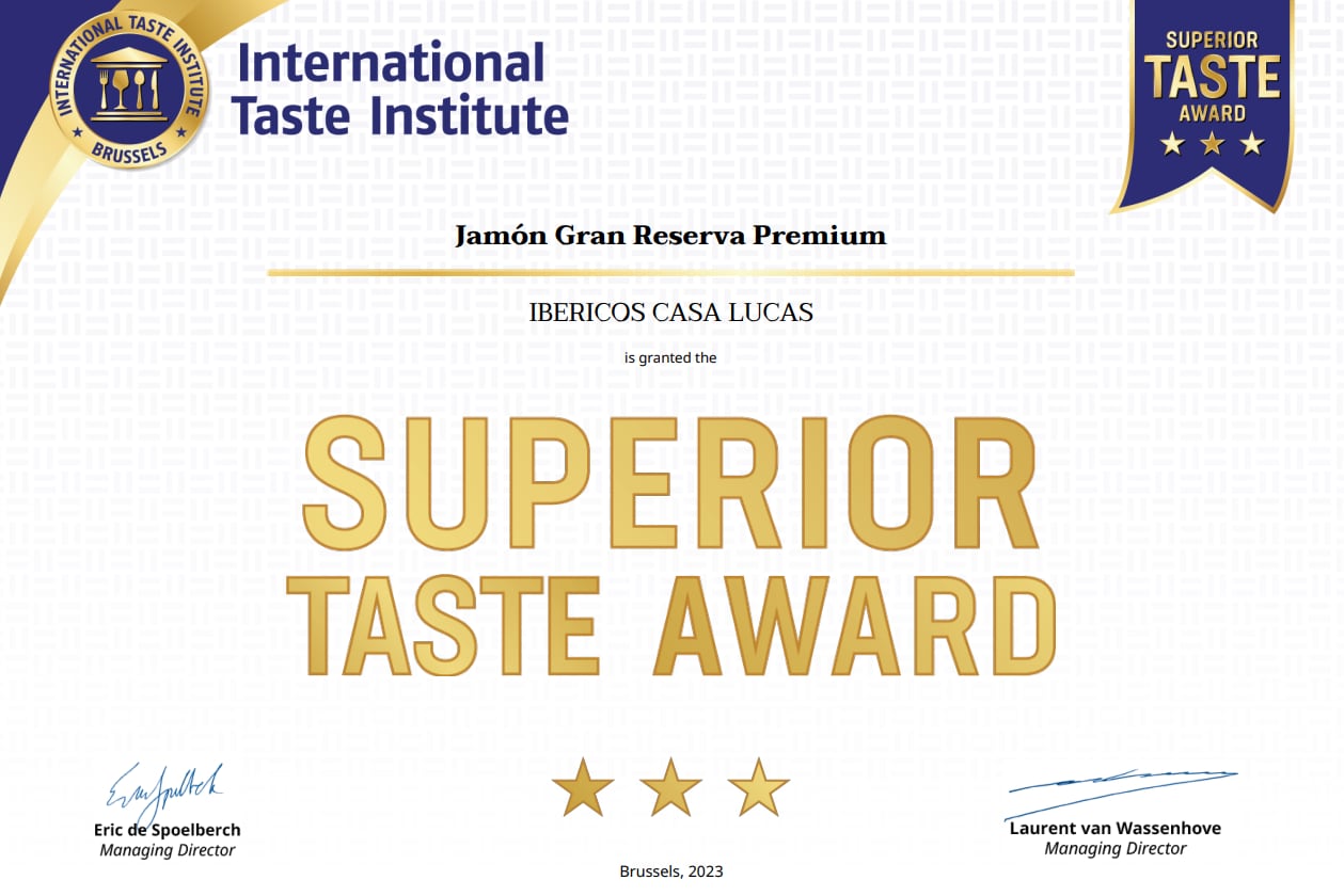 El diploma que acredita que el jamón de Casa Lucas ha obtenido el Superior Taste Award del ITI.