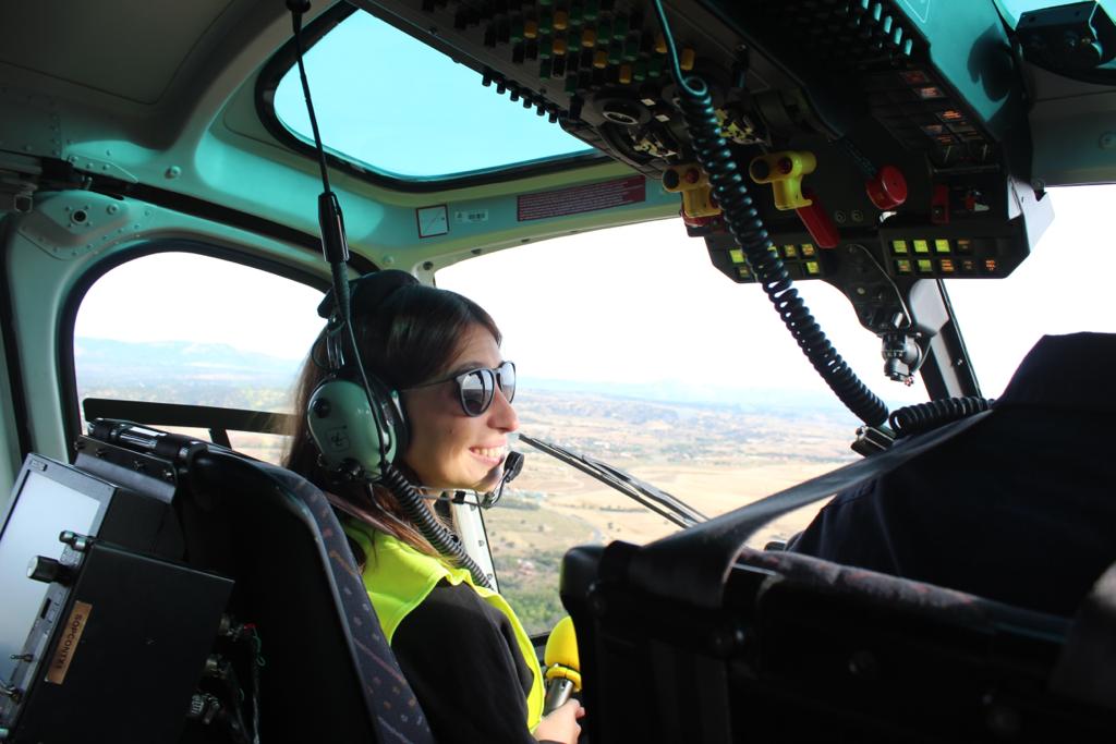 A bordo del helicóptero de la DGT.