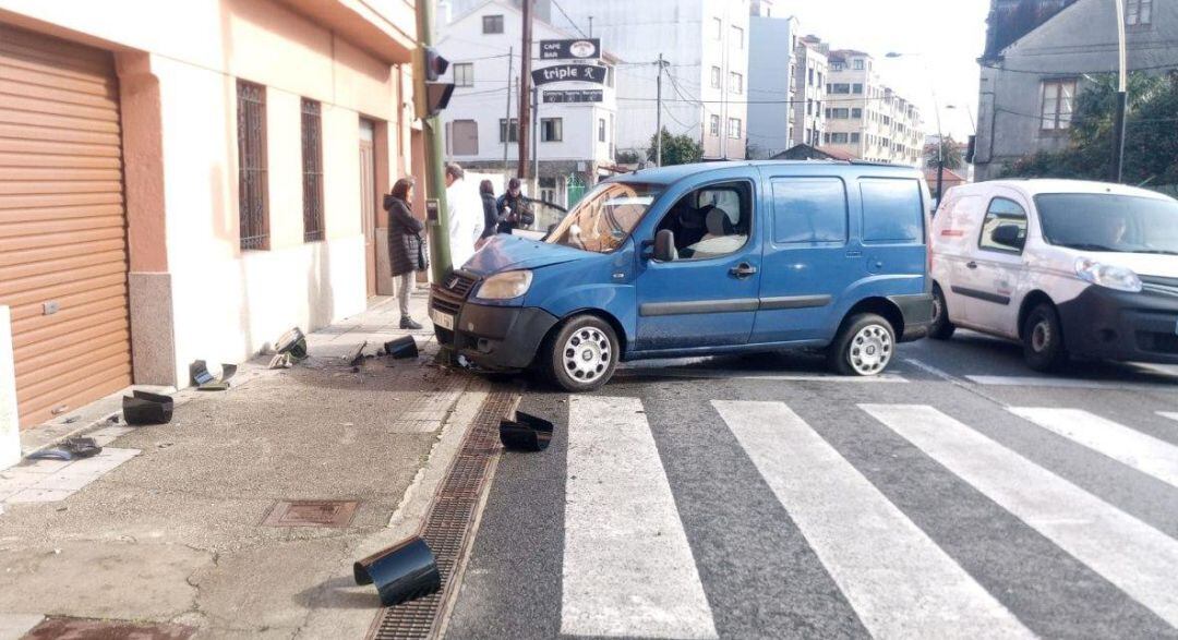 Aparatoso accidente de tráfico en Poio