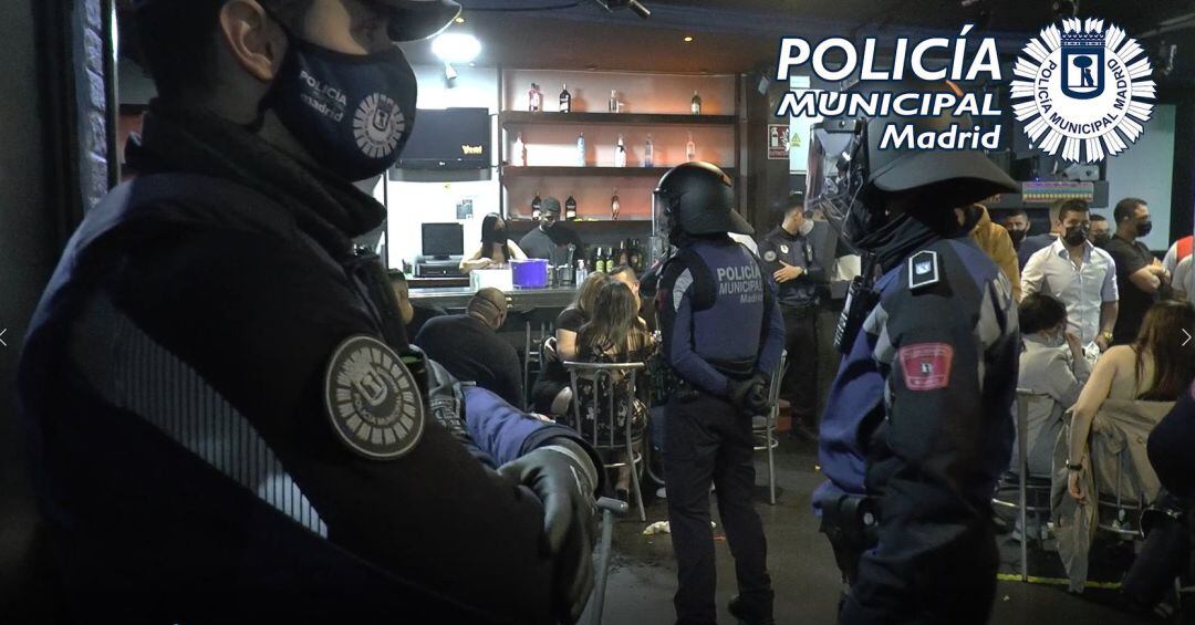 La Policía Municipal interviene en una fiesta ilegal en el interior de un local en Madrid