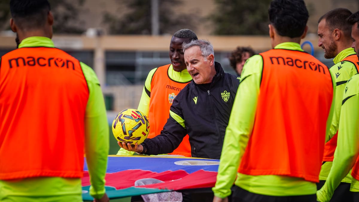 LA VOZ se mete en la cabeza del Almería: Javi Fernández, el fichaje desconocido para el ascenso