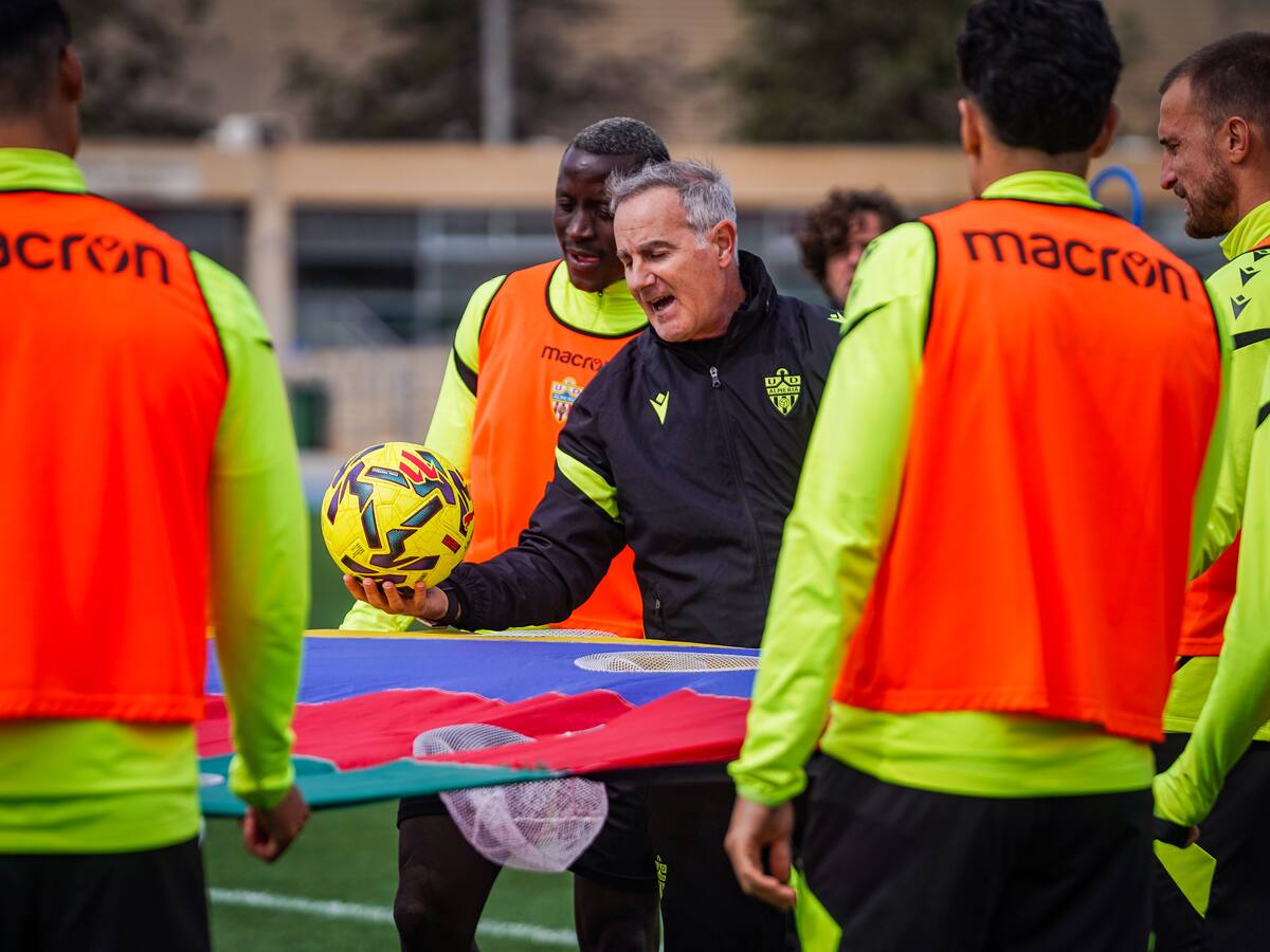 LA VOZ se mete en la cabeza del Almería: Javi Fernández, el fichaje desconocido para el ascenso