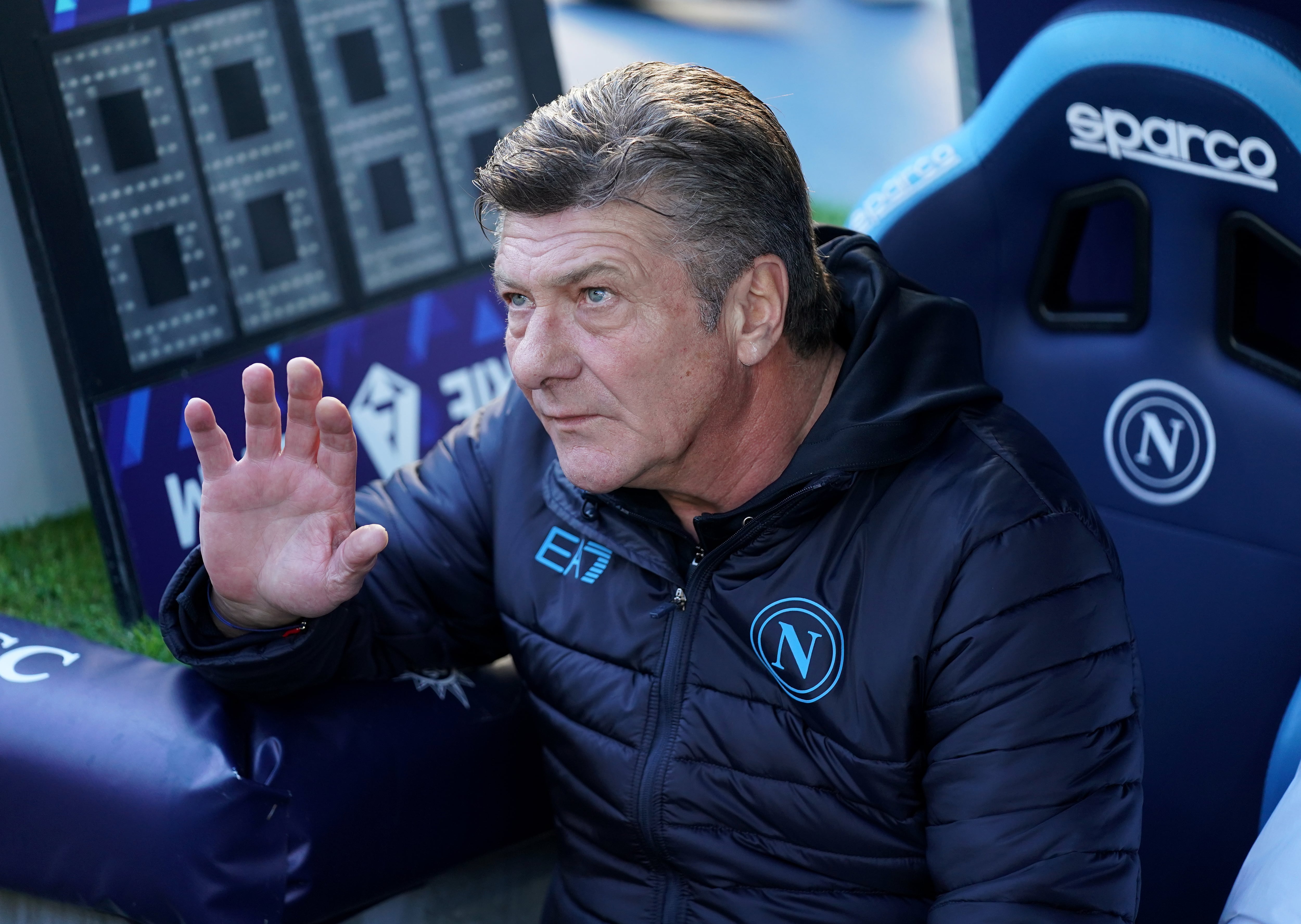 Walter Mazzarri, antes de empezar el partido de Serie A entre Napoli y Genoa. (Photo by Gabriele Maricchiolo/NurPhoto via Getty Images)