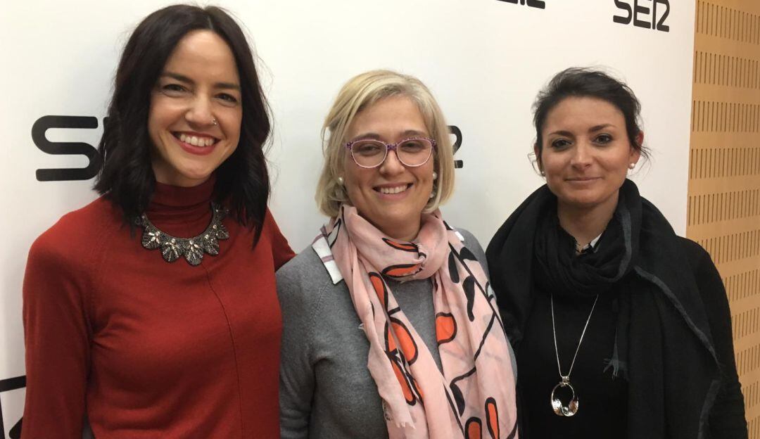 De izquierda a derecha: Anna Gil Wittke, psicóloga y sexóloga; Laura Miñano Pérez, psicóloga, y Mª Jesús Sánchez Recio, asesora jurídica