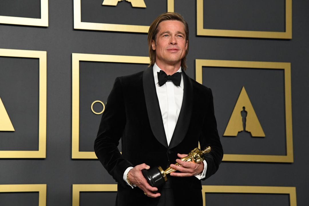 Brad Pitt tras ganar el Óscar a Mejor Actor de Reparto