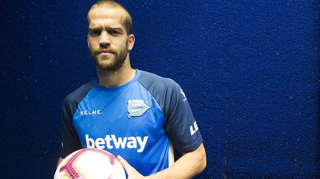 Víctor Laguardia es el jugador más utilizado por Abelardo.