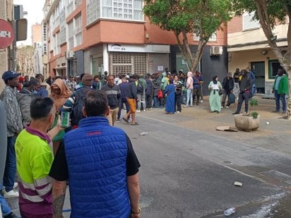 Las ONG se vieron desbordadas por la avalancha de solicitudes en un proceso que el Ayuntamiento admite que no ha estado bien preparado ni coordinado.