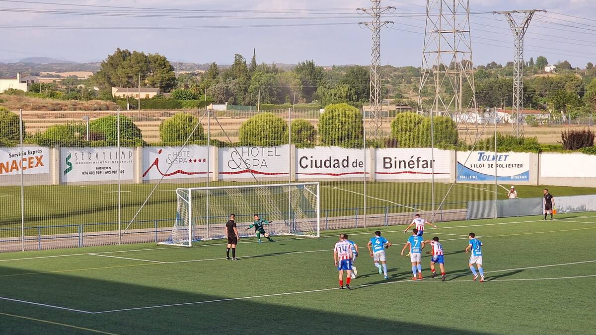 El At. Monzón golea al Binéfar 2-5 en la ida de la final regional por el ascenso a Segunda RFEF